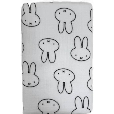 Непромокаемая многоразовая пеленка из муслина 60*90 см цвет: зайцы черно-белые