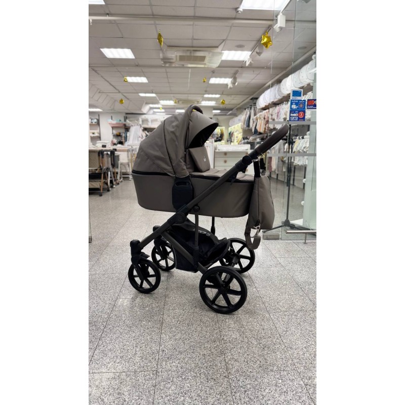 Коляска детская 2 в 1 Bjoy Mia ткань цвет: brown / шоколад 114 Коляска детская 2 в 1 Bjoy Mia ткань цвет: brown / шоколад 114