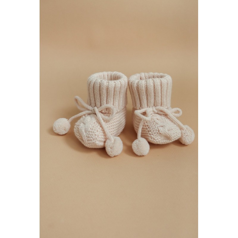 Вязаные пинетки на завязках с помпонами цвет: бежевый Р-032