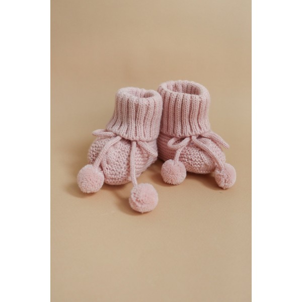 Вязаные пинетки на завязках с помпонами цвет: пудровый Р-032