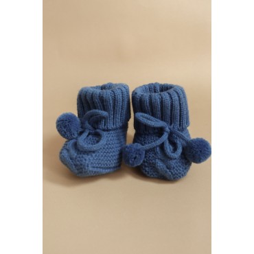 Вязаные пинетки на завязках с помпонами цвет: синий Р-032 Вязаные пинетки на завязках с помпонами цвет: синий Р-032