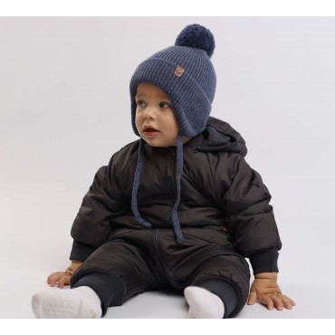 Вязаная шапочка на завязках с помпоном 46-50 см цвет: джинс 7095-120 Вязаная шапочка на завязках с помпоном 46-50 см цвет: джинс 7095-120