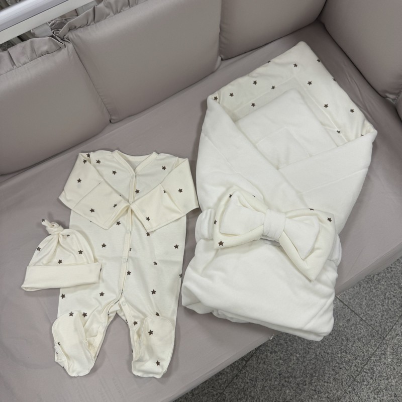 Комплект на выписку из роддома "SWEETIE" 4 предмета цвет: молочный /звездочки монохром 0370